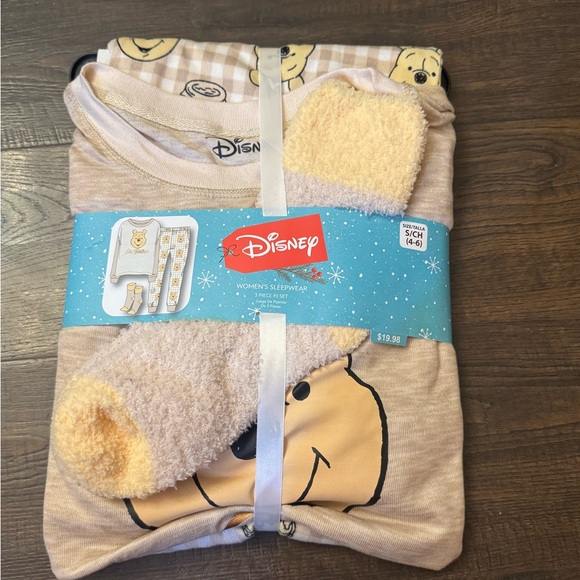 Disney Other - Disney Beige and Cream Winnie the Pooh Sleepwear